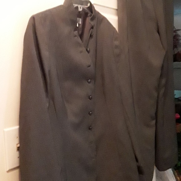 Suit - Picture 4 of 5